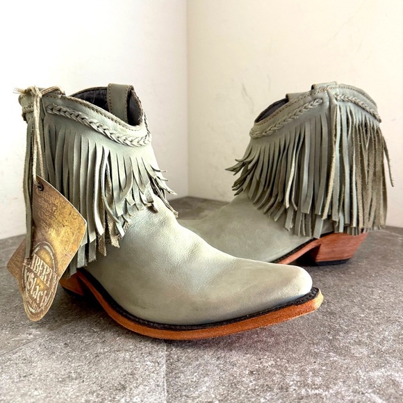 NWT Liberty Black Spirit Of The West Fringe Sage Green Booties Size 10 - Picture 1 of 11